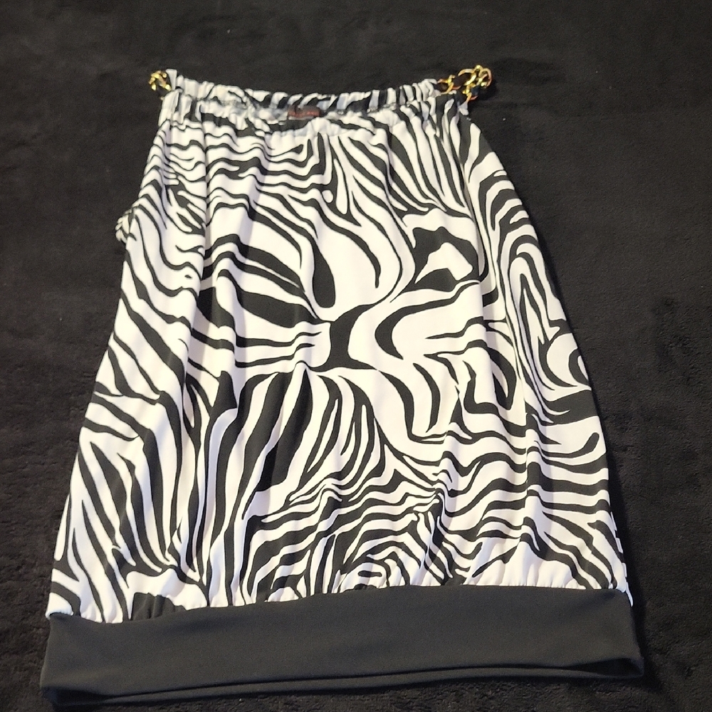 Graphic Black and White Sleeveless Tank Top